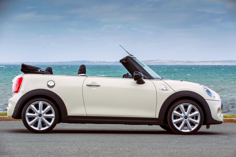  Mini Cooper S Cabrio 2016 года  (AU) (фото 4 из 14)